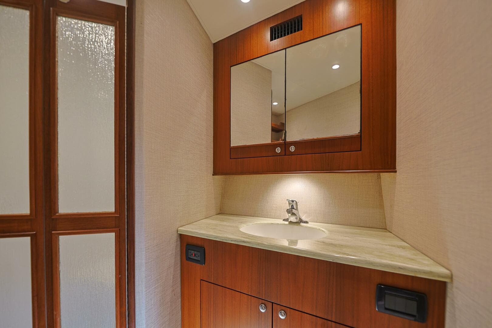 2014 Blackwell 62 Convertible — photo 19