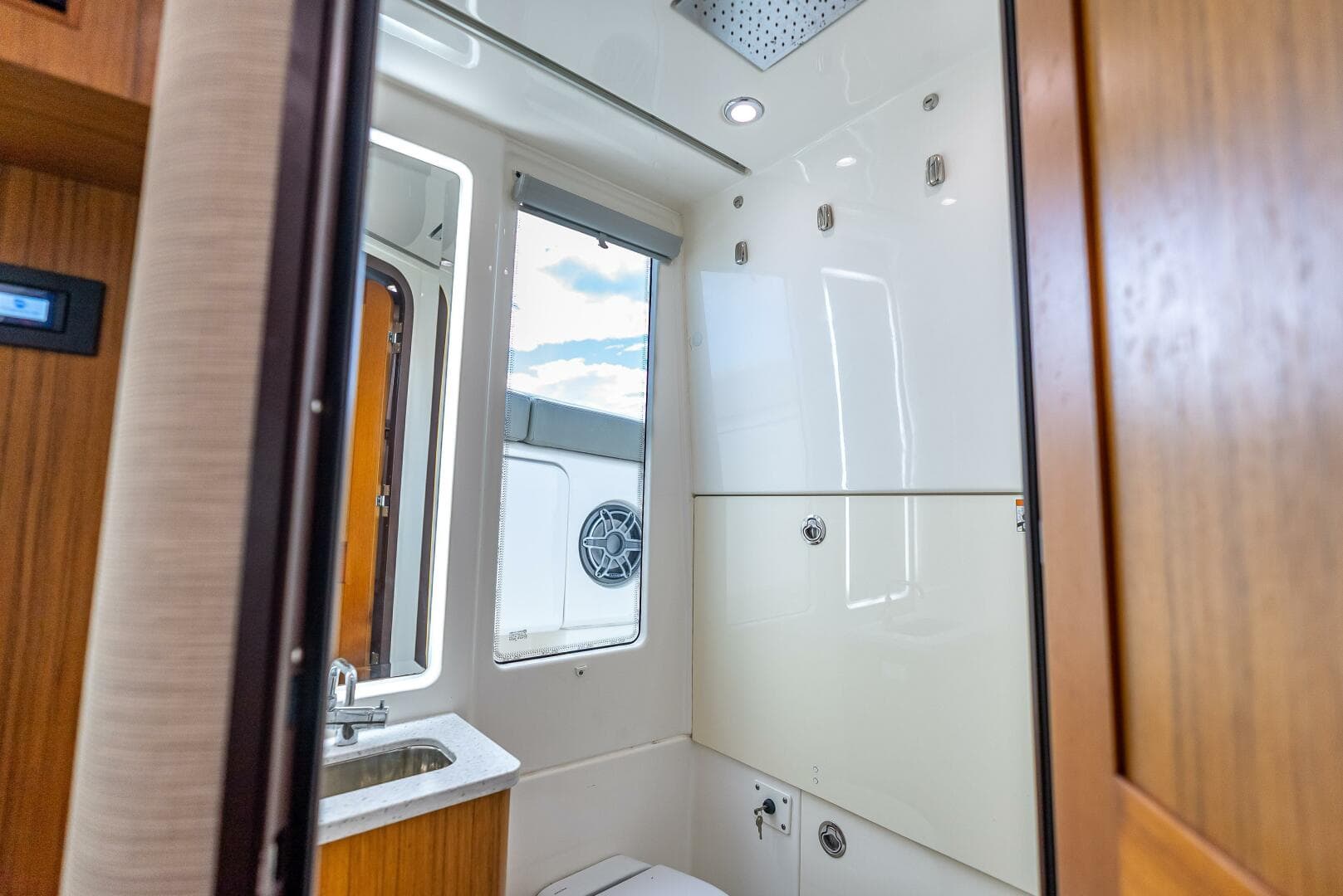 2021 Solace 41 Cs — photo 34