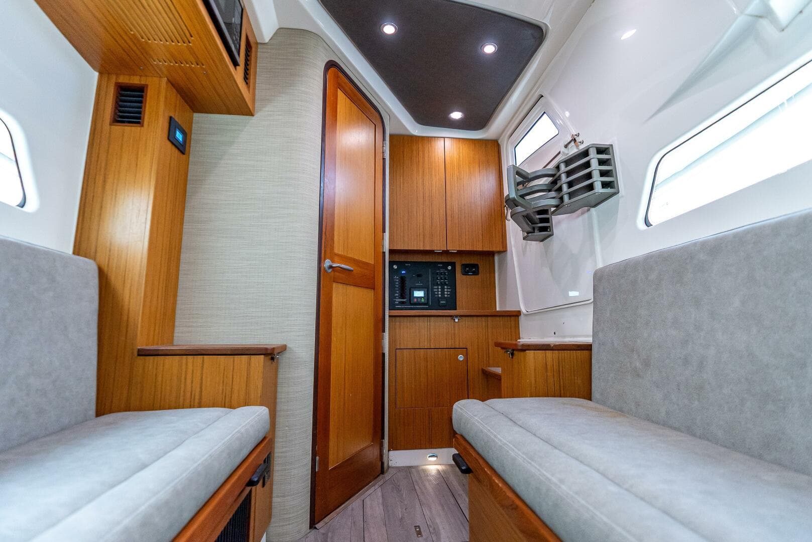 2021 Solace 41 Cs — photo 33