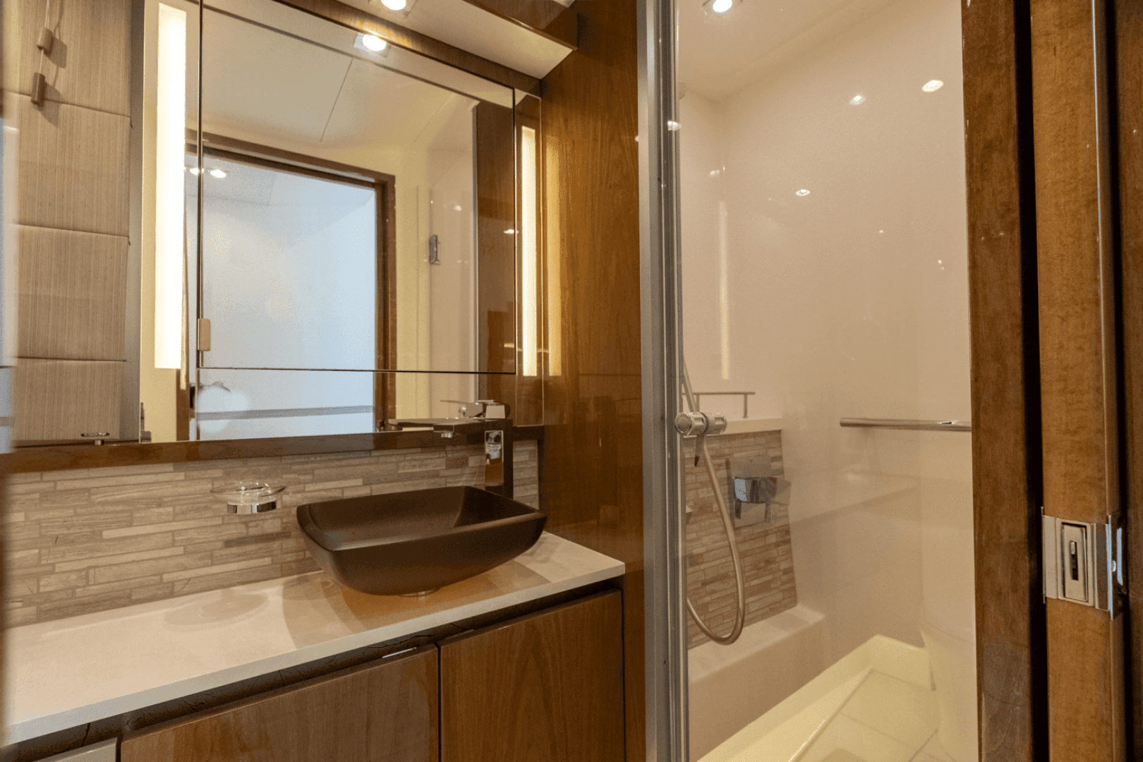 2018 Sea Ray L550 Fly — photo 31