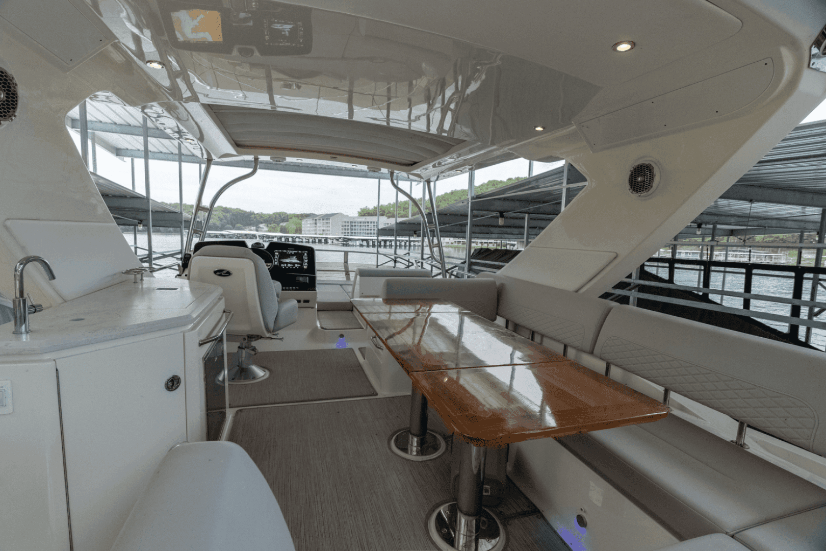 2018 Sea Ray L550 Fly — photo 21