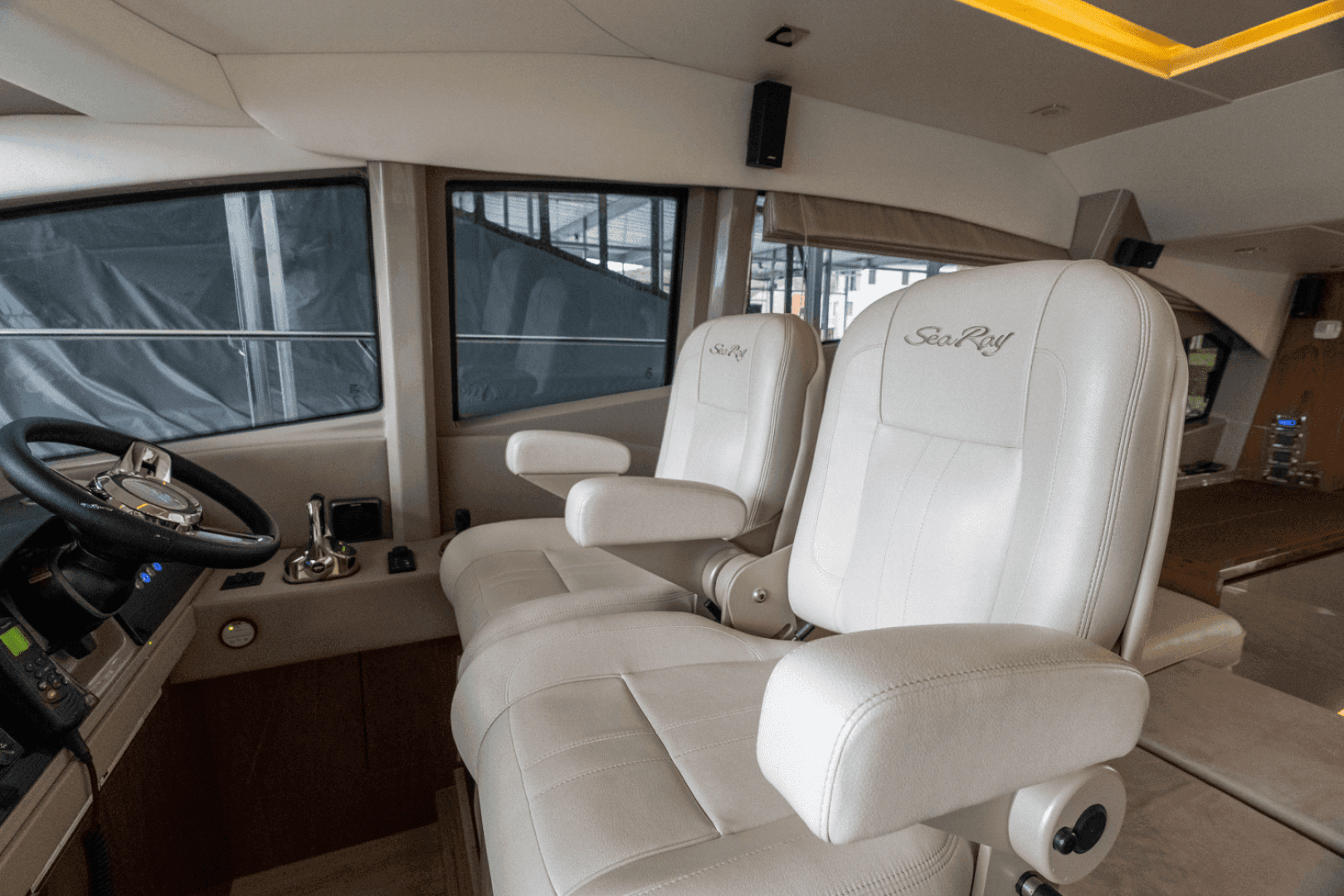 2018 Sea Ray L550 Fly — photo 25