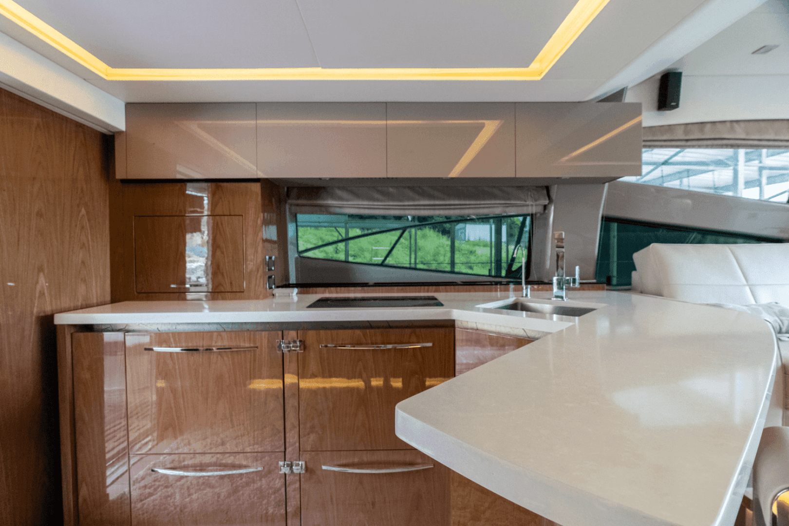 2018 Sea Ray L550 Fly — photo 28
