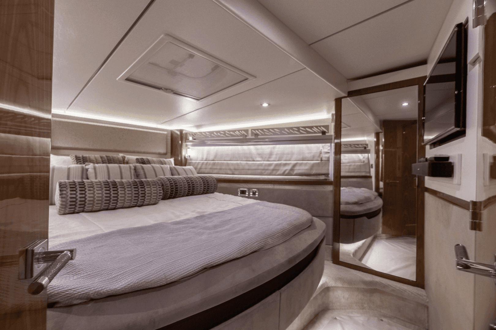 2018 Sea Ray L550 Fly — photo 34