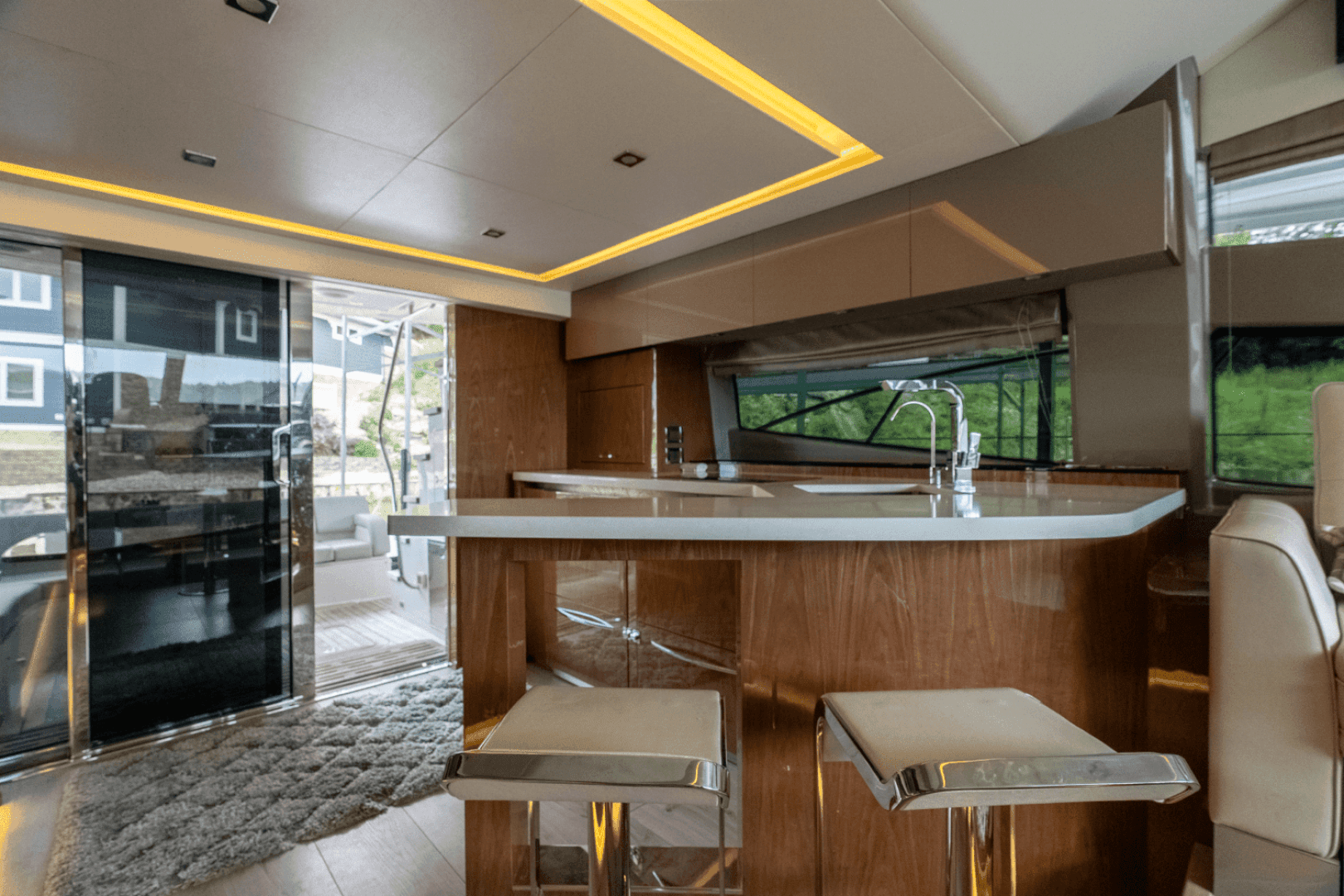 2018 Sea Ray L550 Fly — photo 30