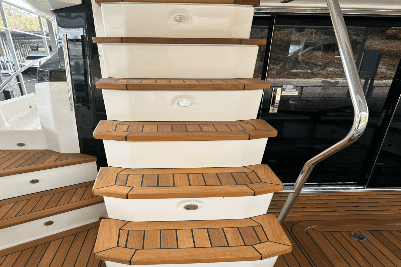 2018 Sea Ray L550 Fly — photo 11