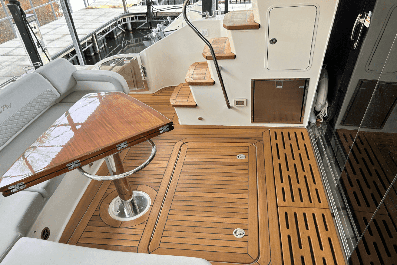 2018 Sea Ray L550 Fly — photo 16