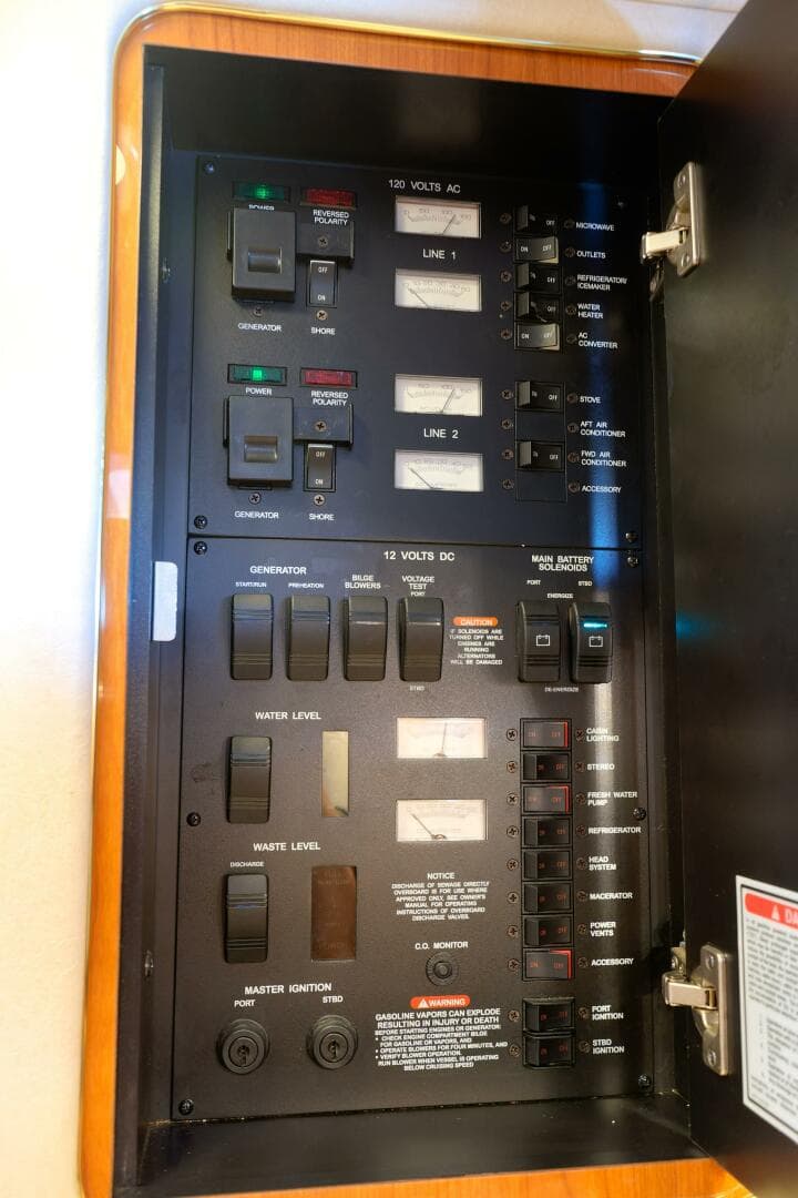 2000 Sea Ray 340 — photo 43