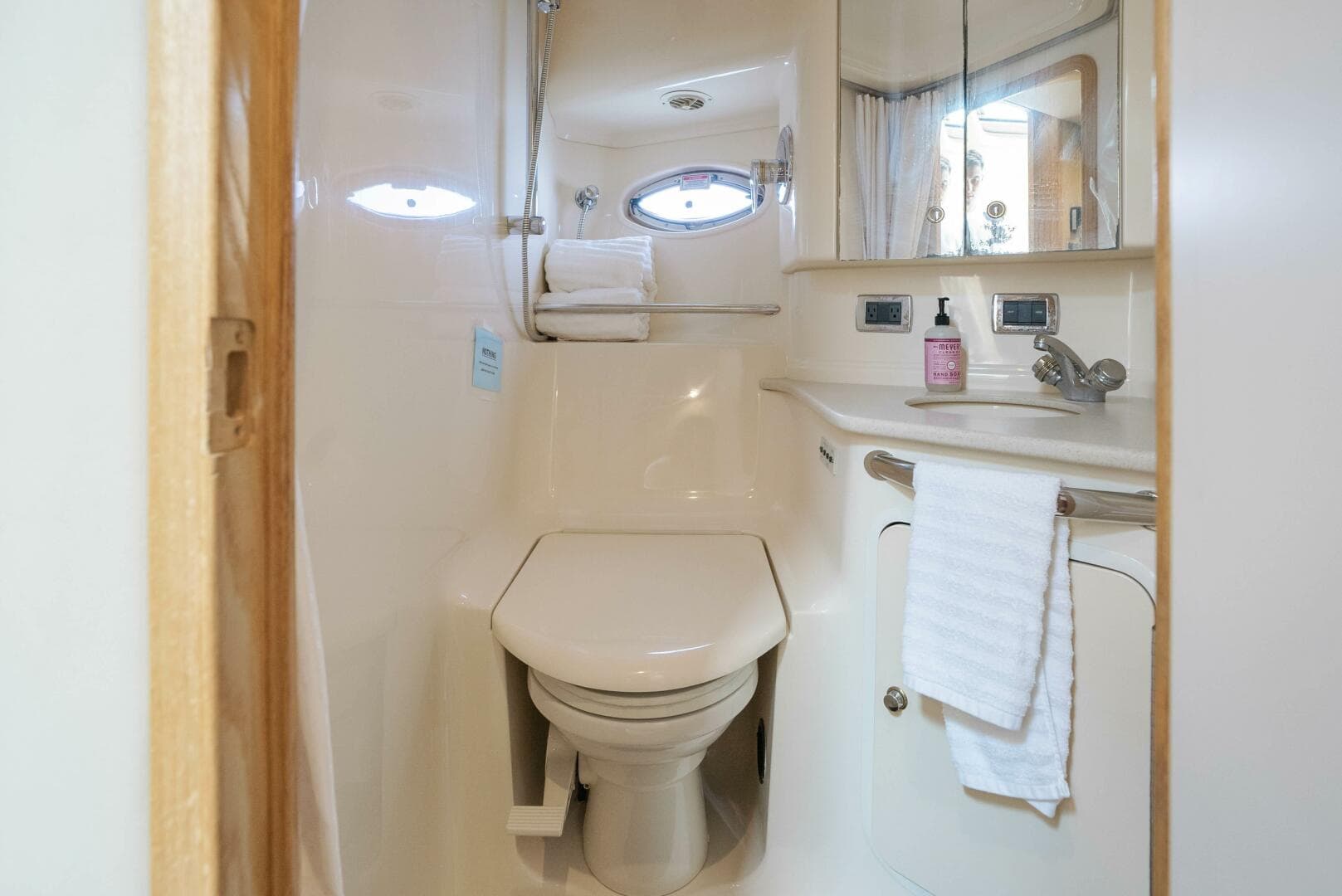 2003 Sea Ray 460 Sundancer — photo 41