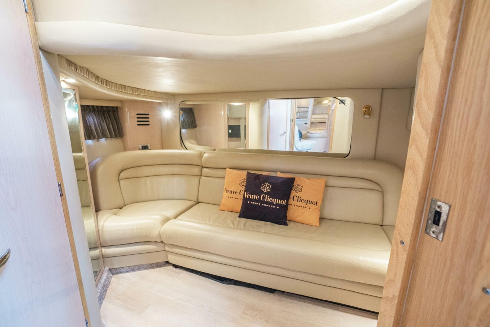 2003 Sea Ray 460 Sundancer — photo 38