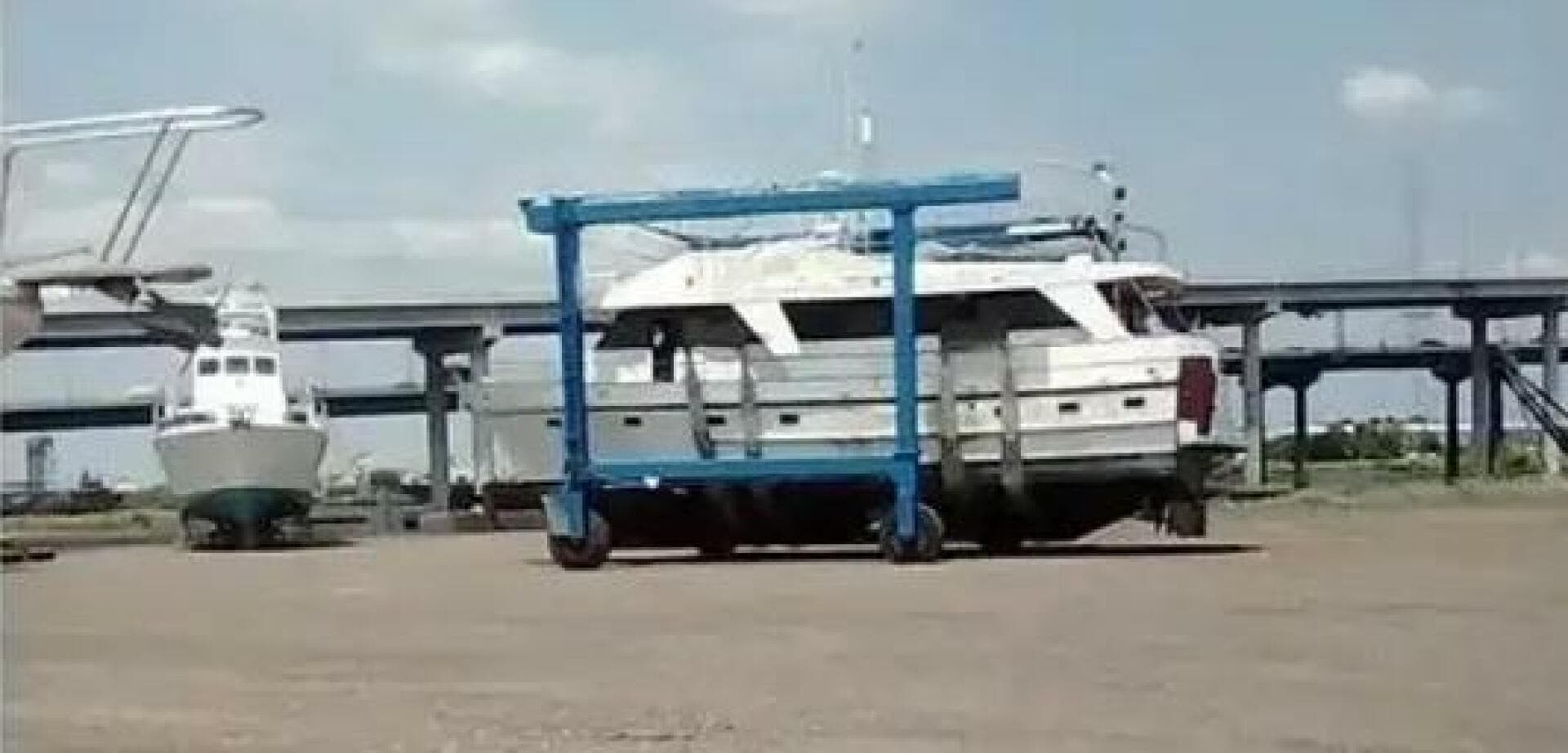 1983 Sea Ranger MKII Pilothouse Flybridge Trawler — photo 5