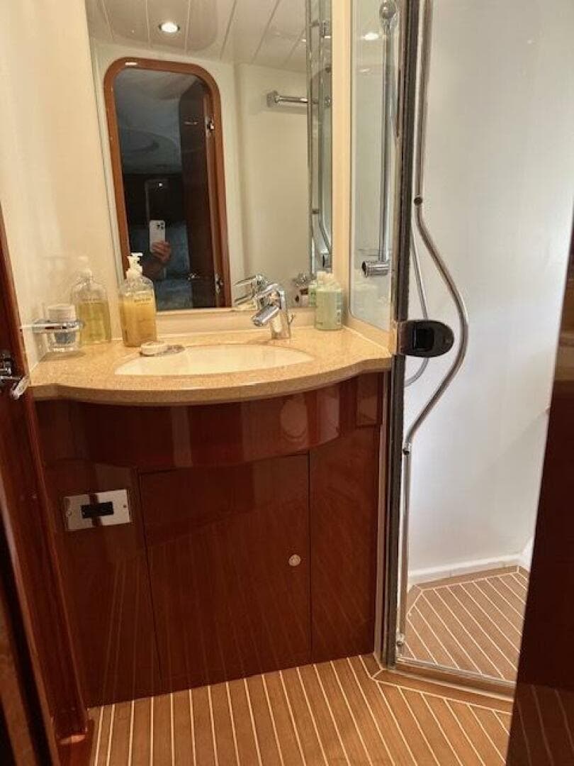 2006 Viking Princess 58V — photo 32