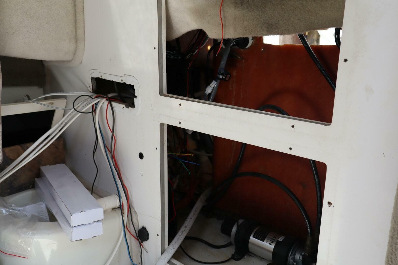 2005 Sea Boss 235 Walkaround — photo 17