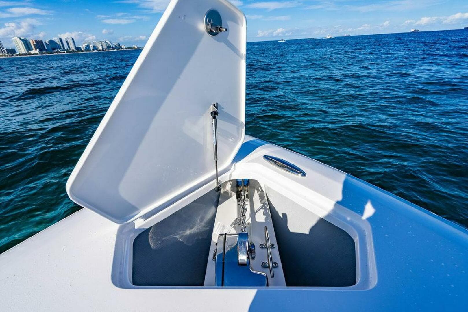 2026 Reef Runner 340 — photo 36