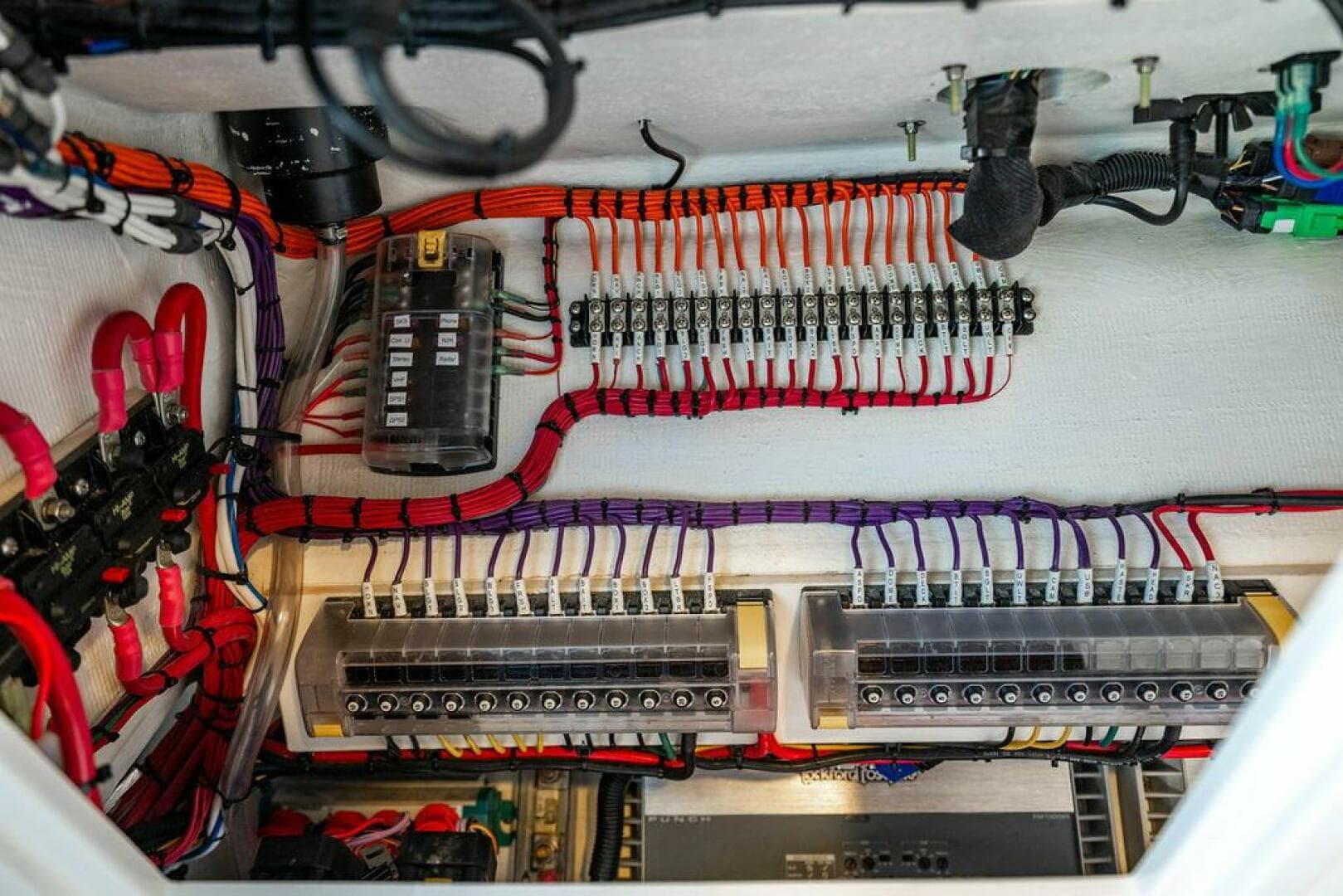 2026 Reef Runner 340 — photo 41