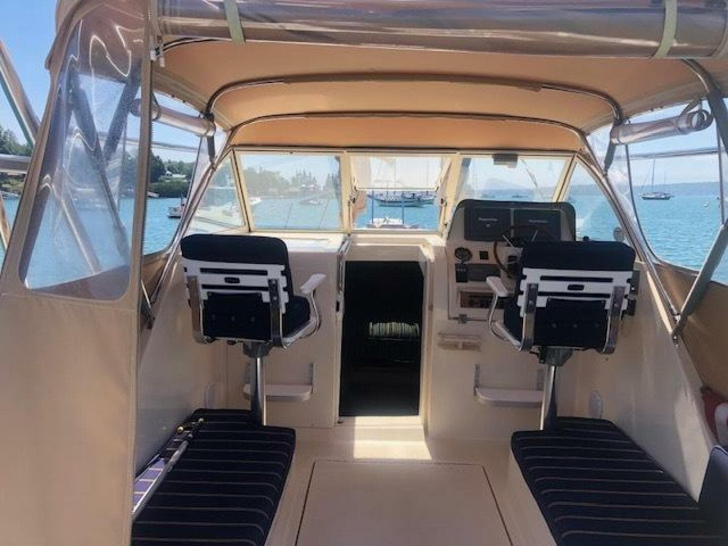 2005 Mainship 30 Pilot — photo 2