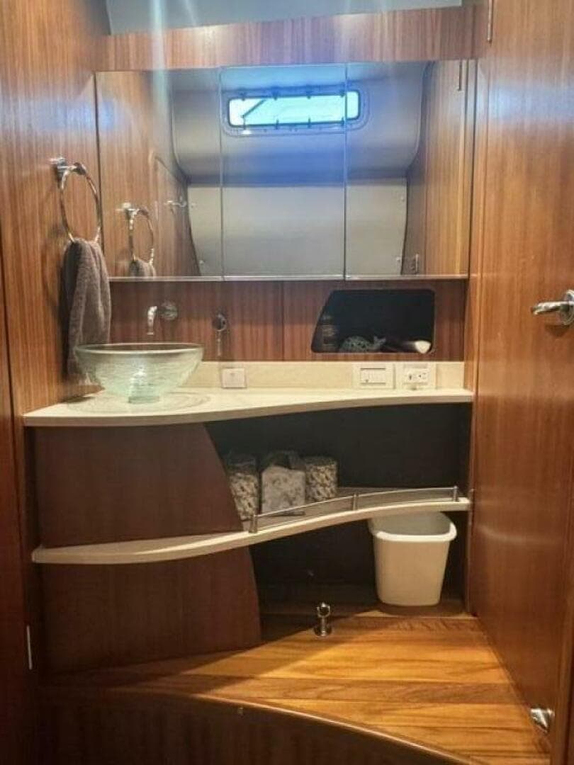 2006 Tiara Yachts 43 Sovran — photo 29