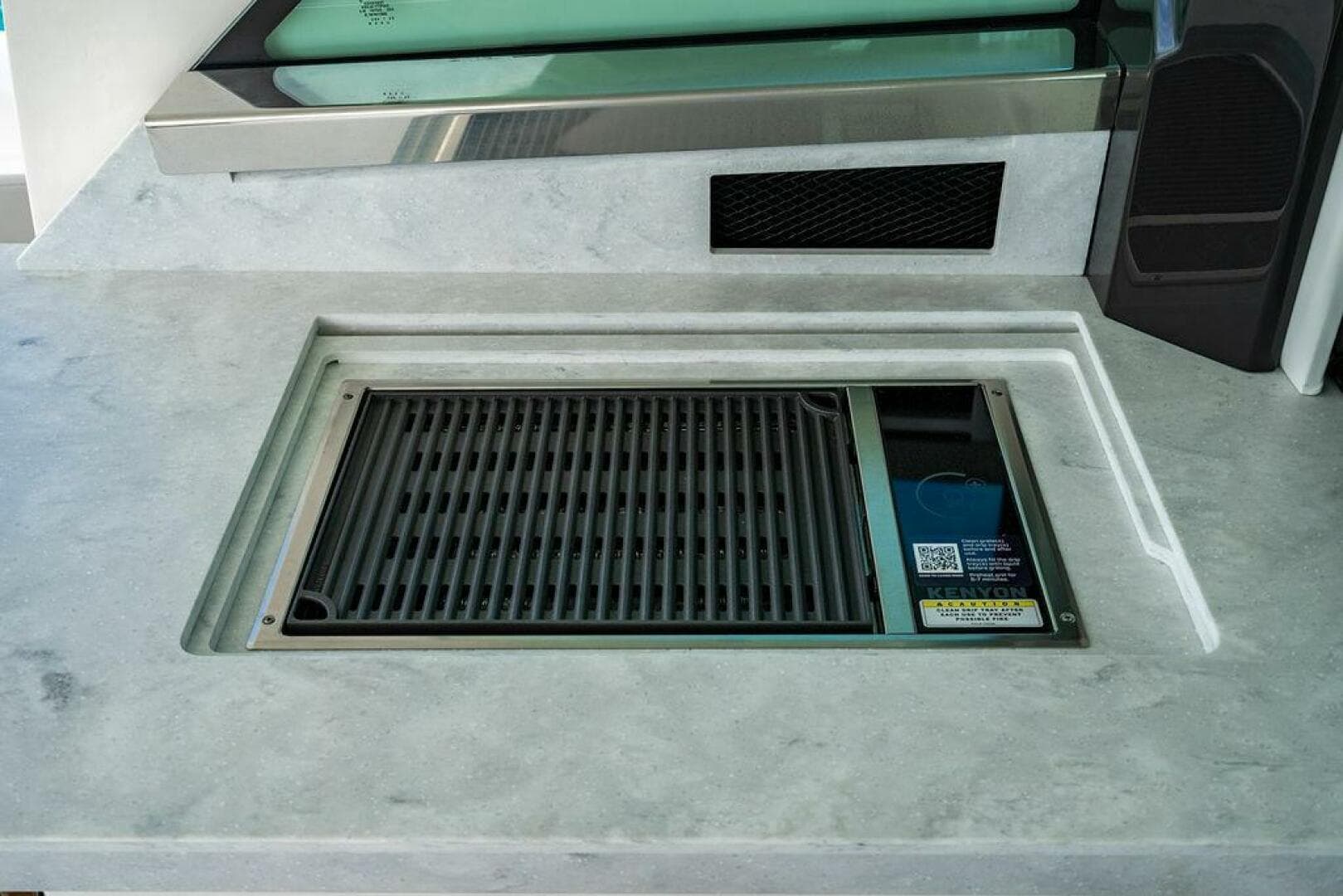 2025 Tiara Yachts 48 LS — photo 31