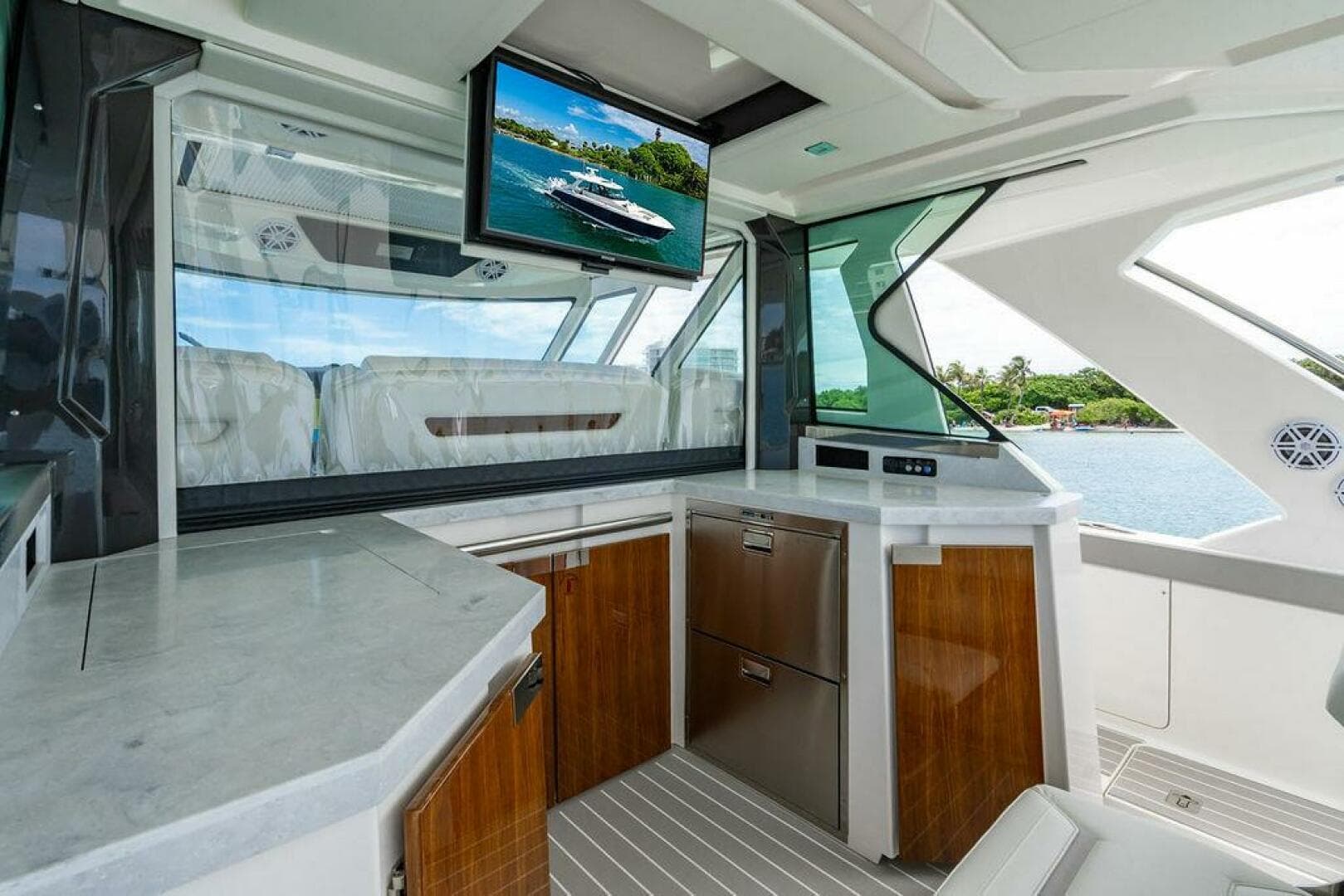 2025 Tiara Yachts 48 LS — photo 24