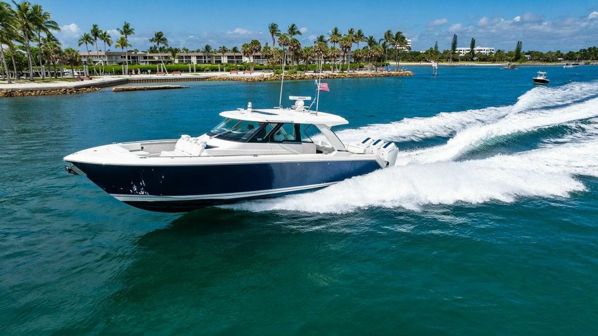 2025 Tiara Yachts 48 LS — photo 6