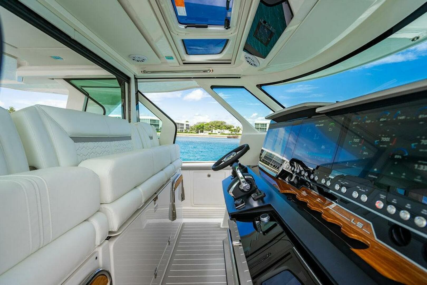 2025 Tiara Yachts 48 LS — photo 35