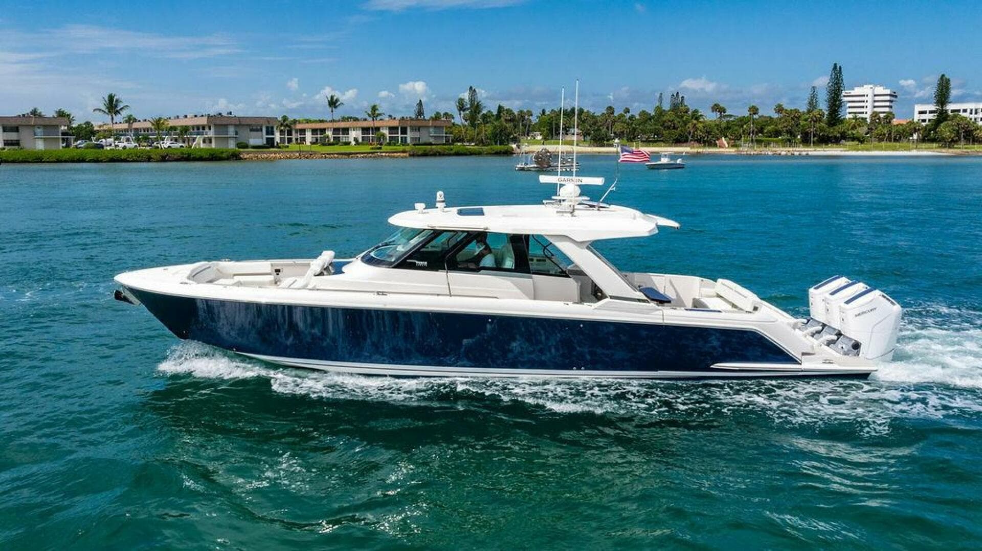 2025 Tiara Yachts 48 LS — photo 5