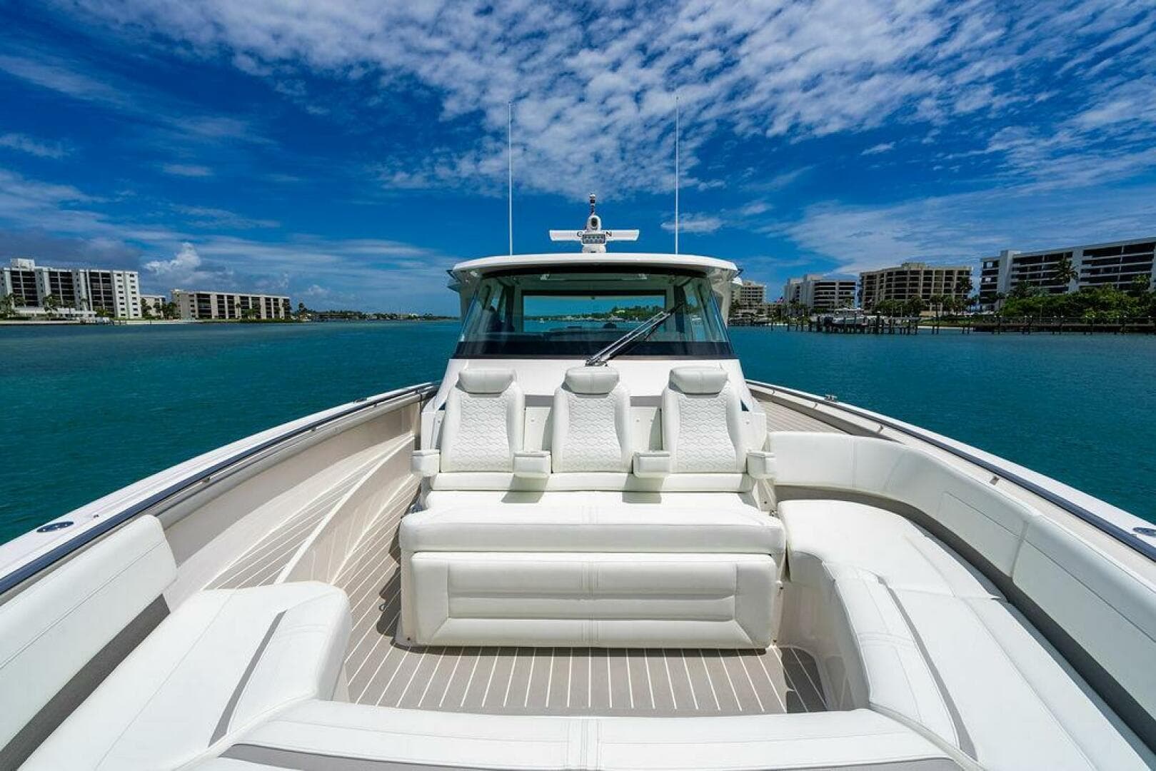 2025 Tiara Yachts 48 LS — photo 39