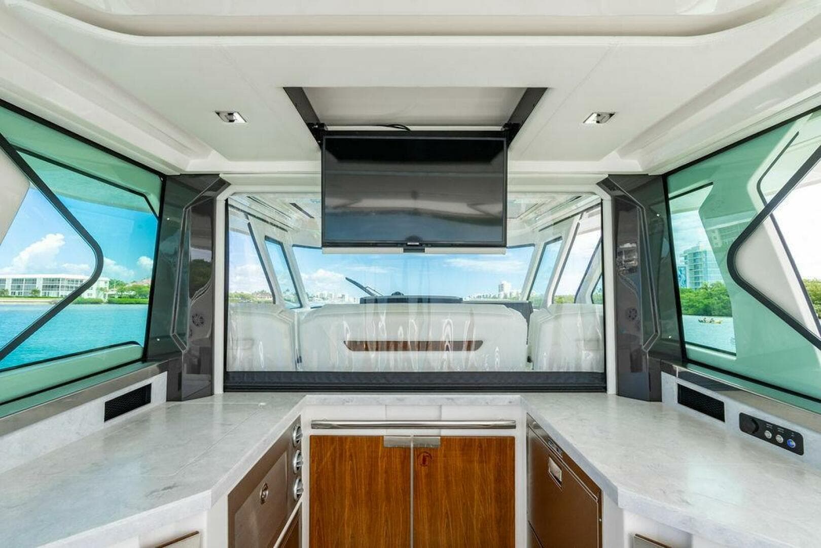 2025 Tiara Yachts 48 LS — photo 25