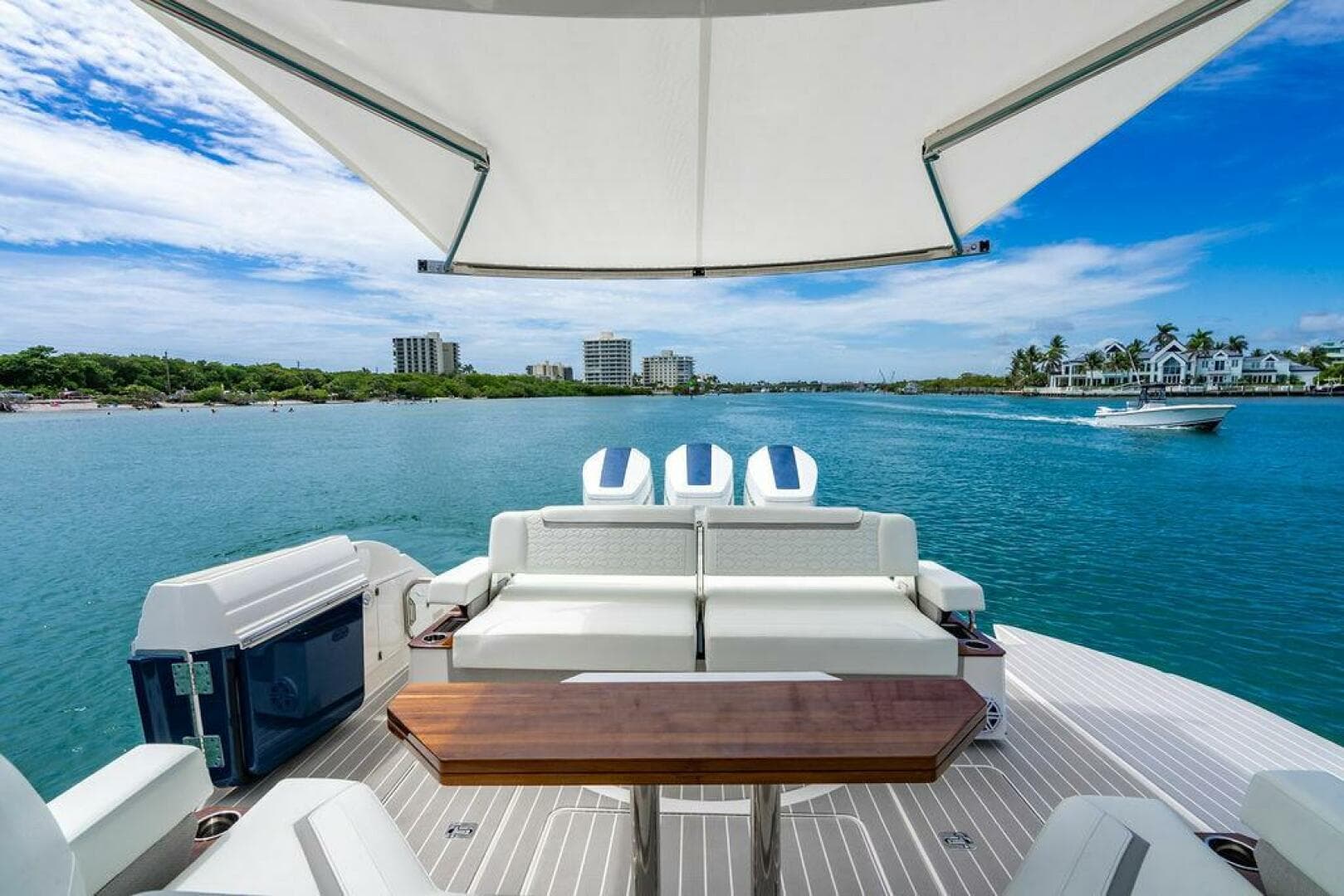 2025 Tiara Yachts 48 LS — photo 20