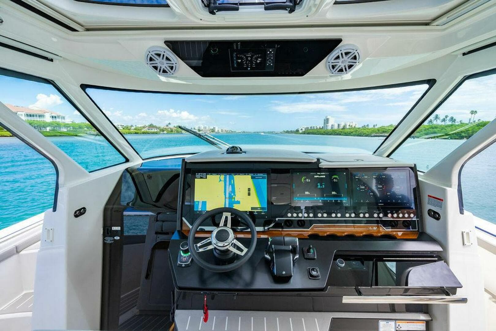 2025 Tiara Yachts 48 LS — photo 34