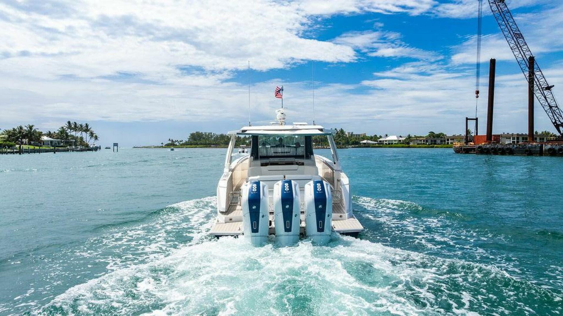 2025 Tiara Yachts 48 LS — photo 3