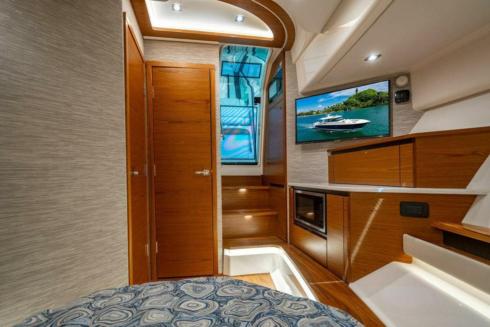 2025 Tiara Yachts 48 LS — photo 45