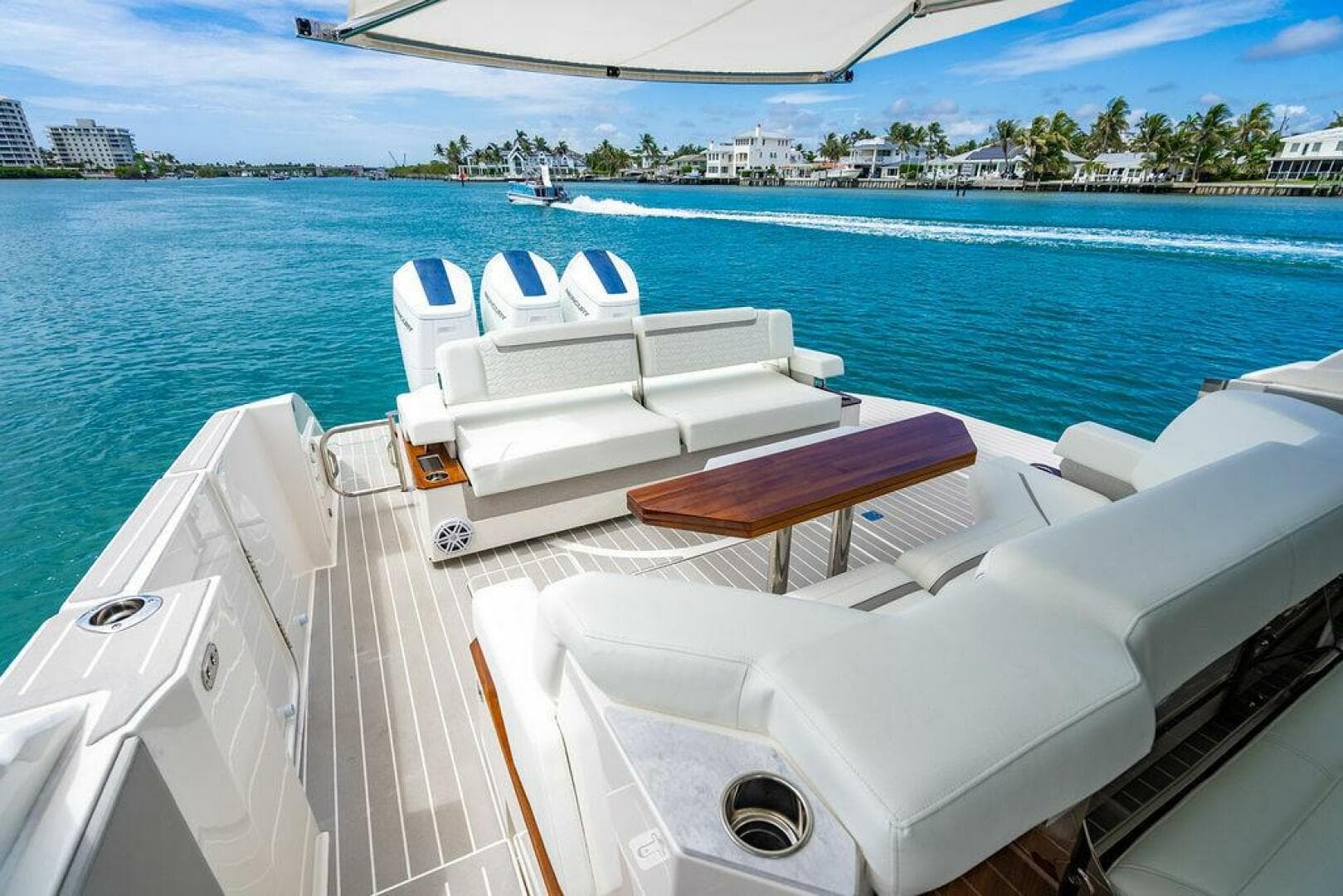 2025 Tiara Yachts 48 LS — photo 19