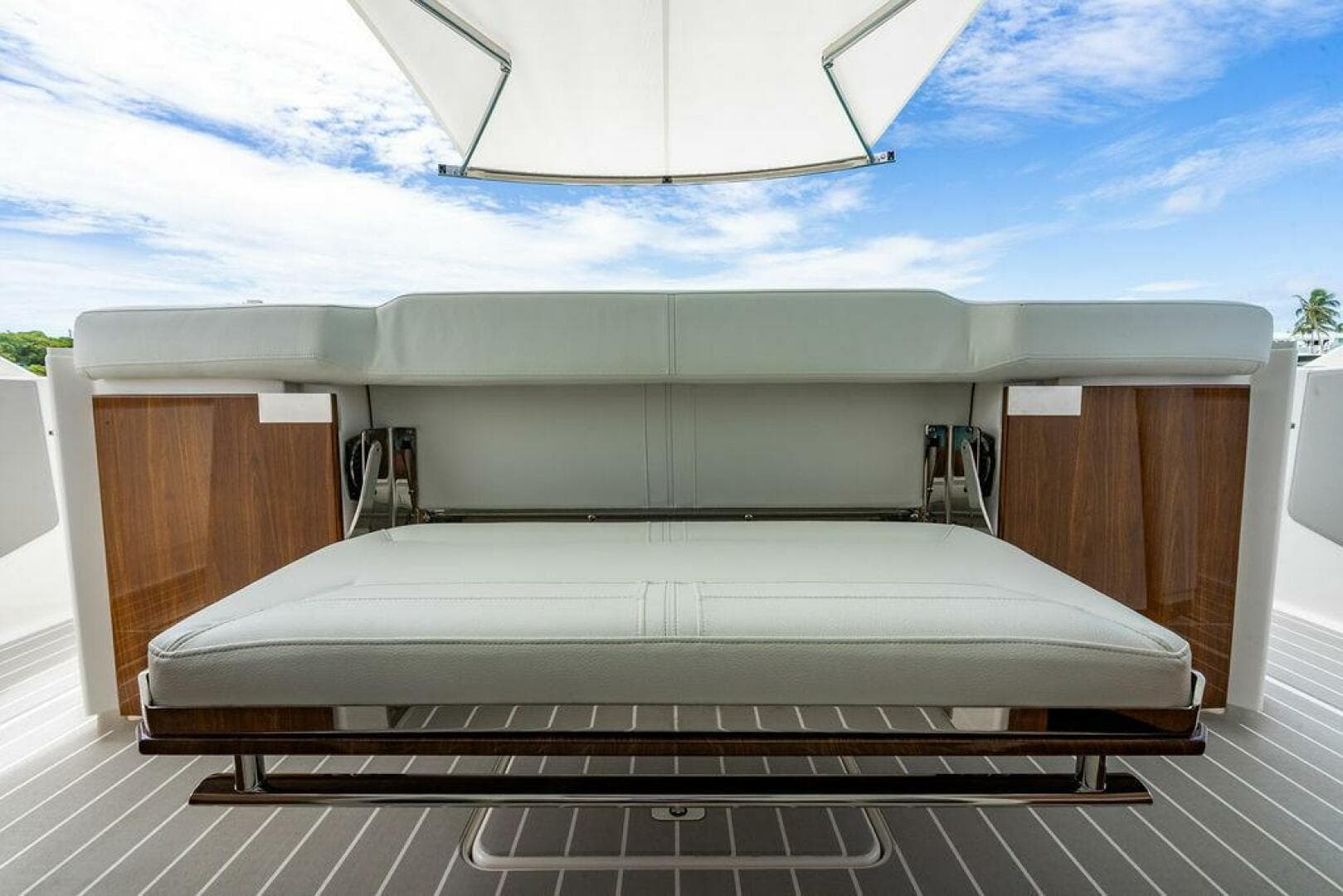 2025 Tiara Yachts 48 LS — photo 22