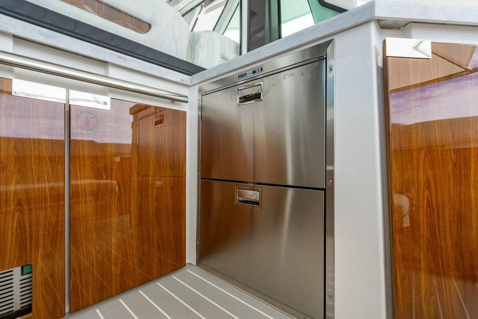 2025 Tiara Yachts 48 LS — photo 27