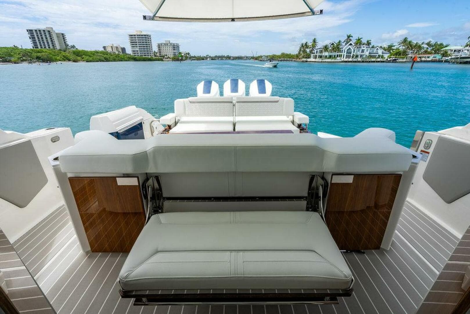 2025 Tiara Yachts 48 LS — photo 21