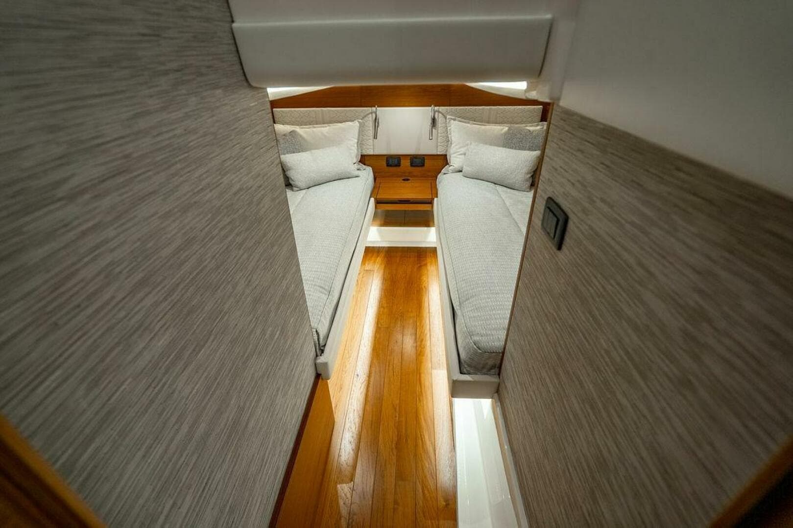 2025 Tiara Yachts 48 LS — photo 48