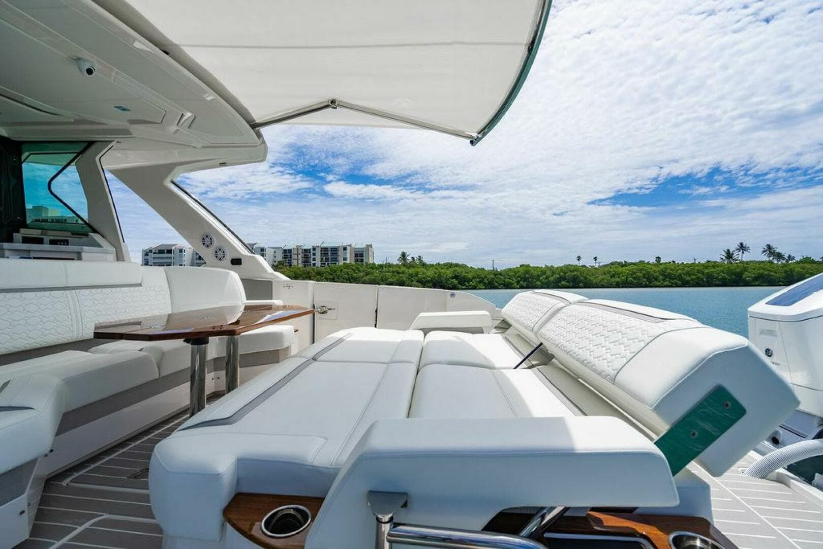 2025 Tiara Yachts 48 LS — photo 17