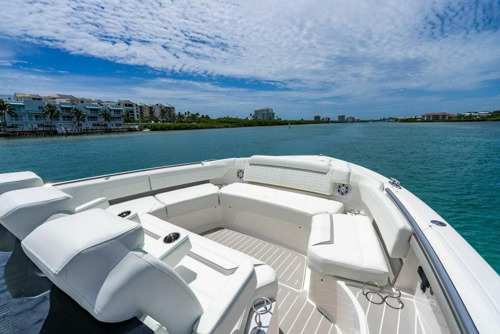 2025 Tiara Yachts 48 LS — photo 38