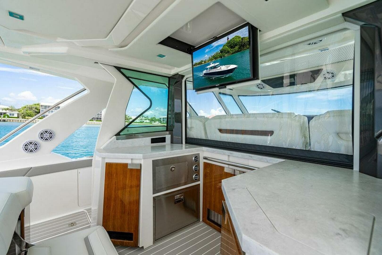 2025 Tiara Yachts 48 LS — photo 26