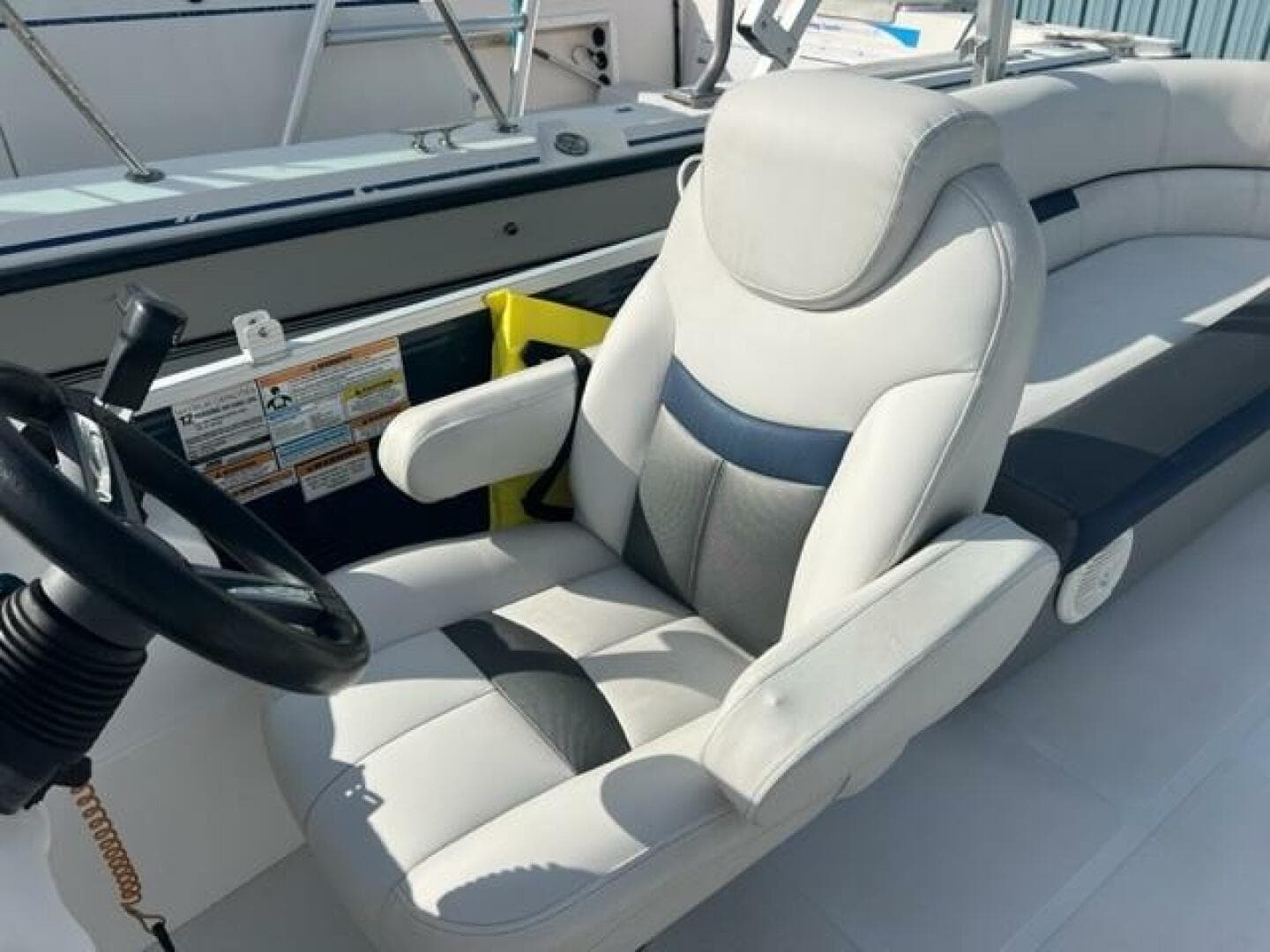 2021 Hurricane Fun Deck — photo 8