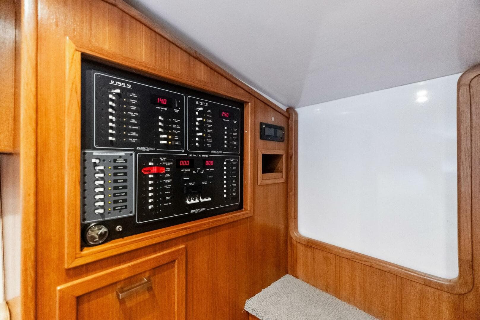 2018 Custom Carolina 35 Express — photo 40