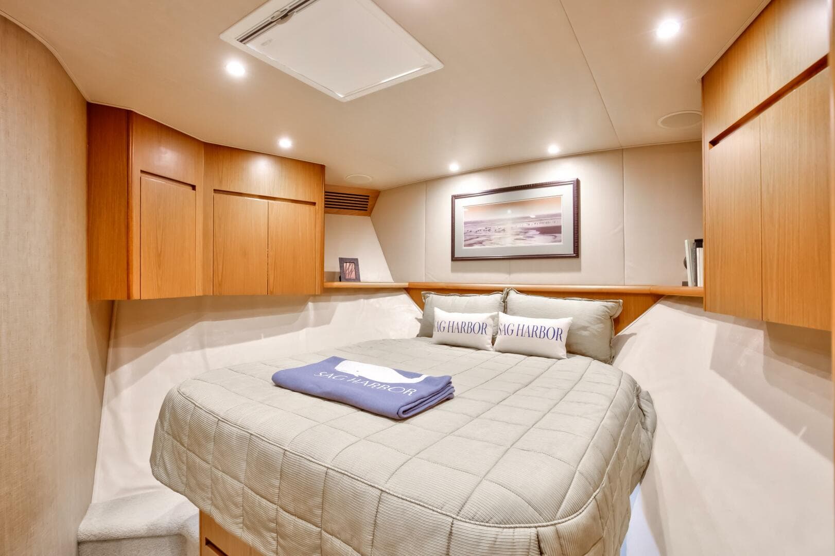 2010 Viking 82 Convertible — photo 13