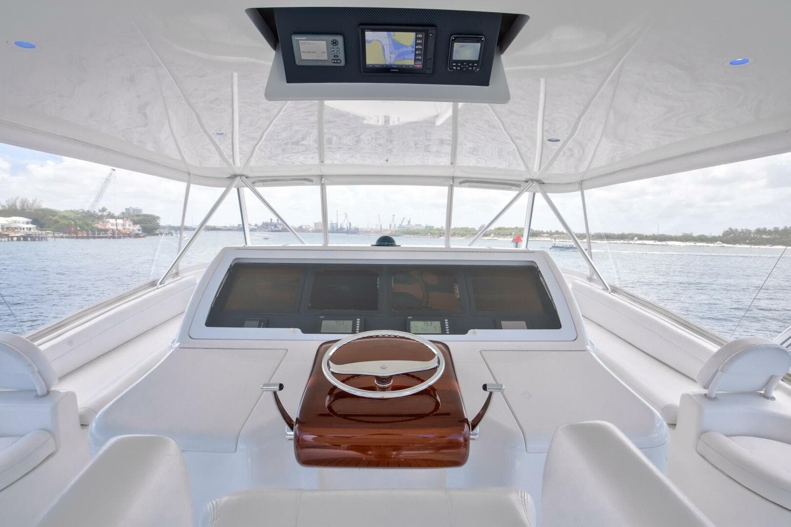2010 Viking 82 Convertible — photo 30
