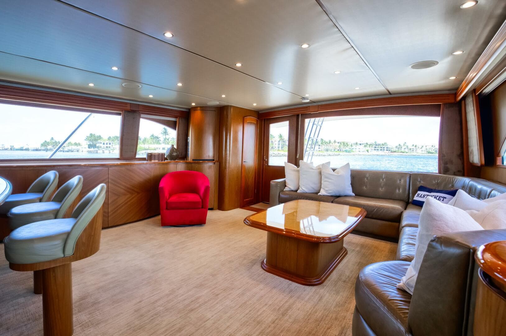 2010 Viking 82 Convertible — photo 3