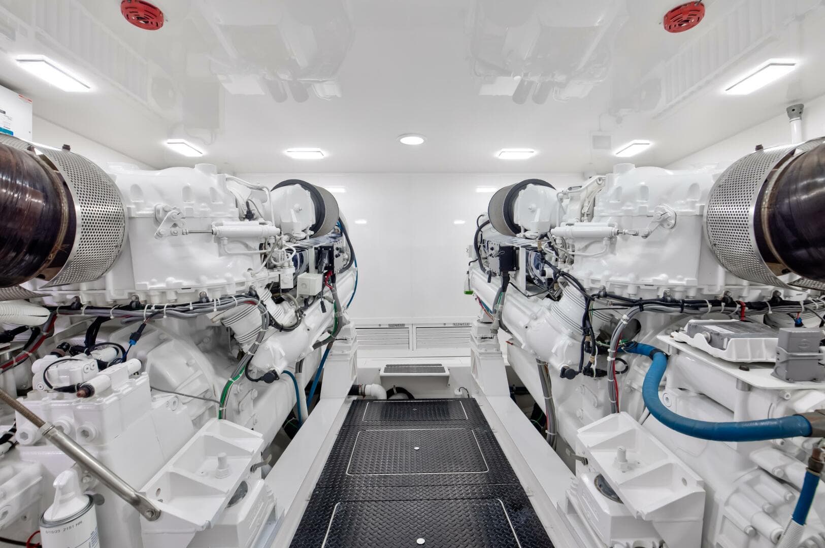 2010 Viking 82 Convertible — photo 36