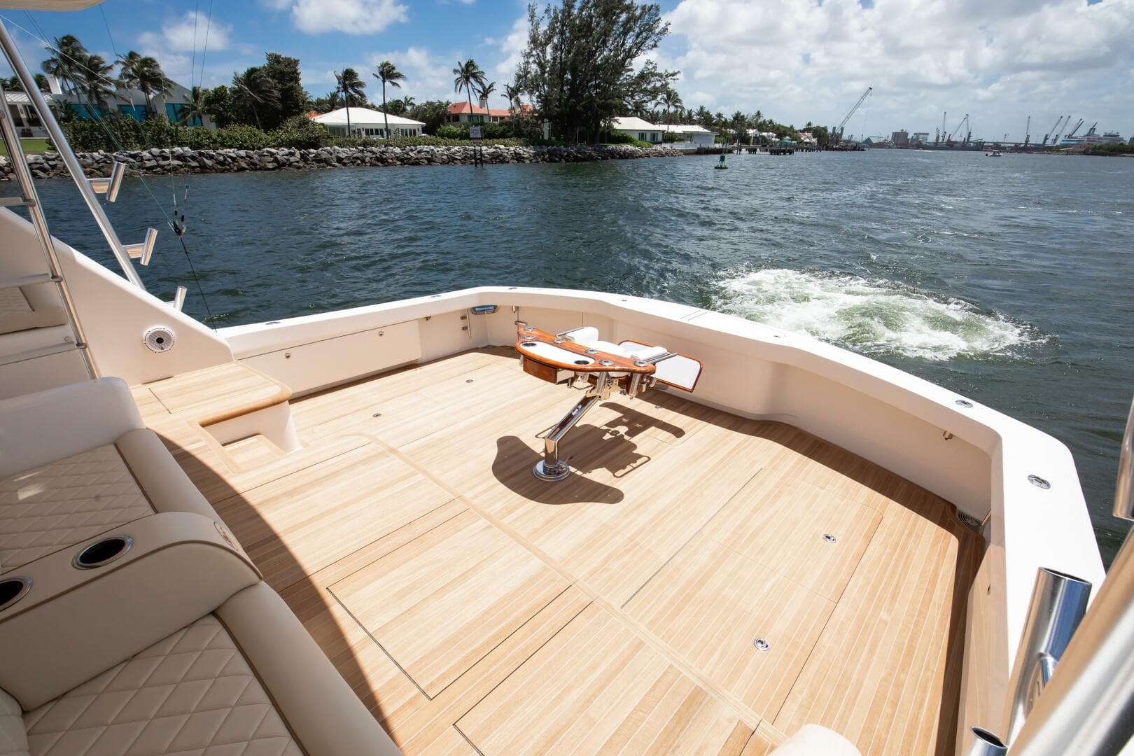 2010 Viking 82 Convertible — photo 28