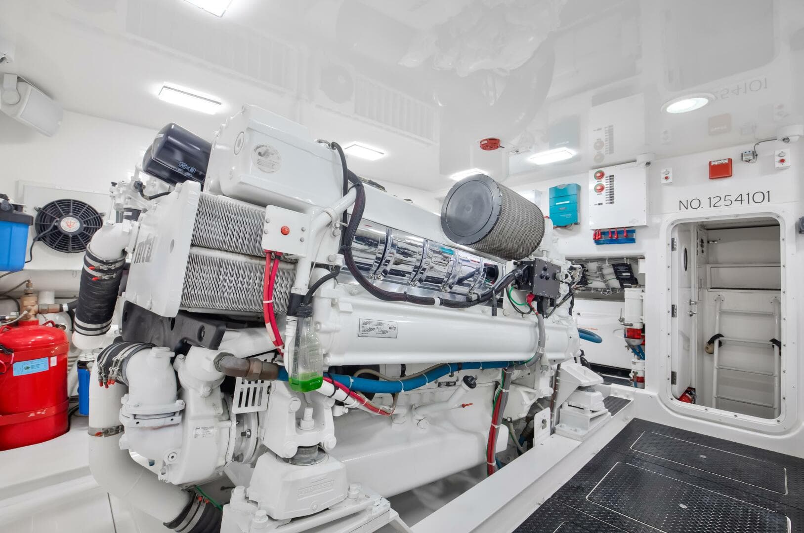 2010 Viking 82 Convertible — photo 39