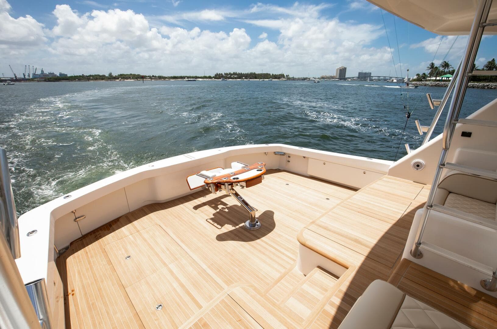 2010 Viking 82 Convertible — photo 27