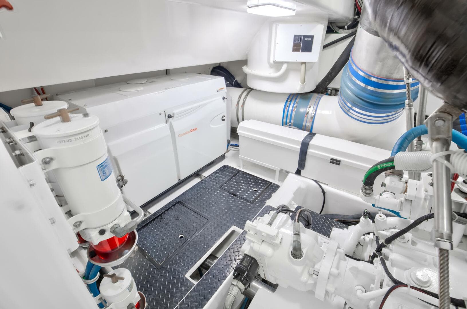 2010 Viking 82 Convertible — photo 37